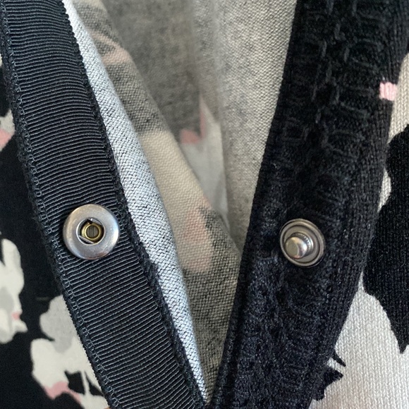 White House Black Market black cardigan with floral design, size medium - Picture 6 of 6